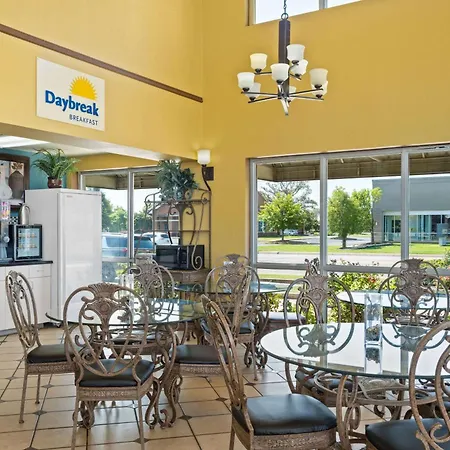 Days Inn By Wyndham Conway-3
